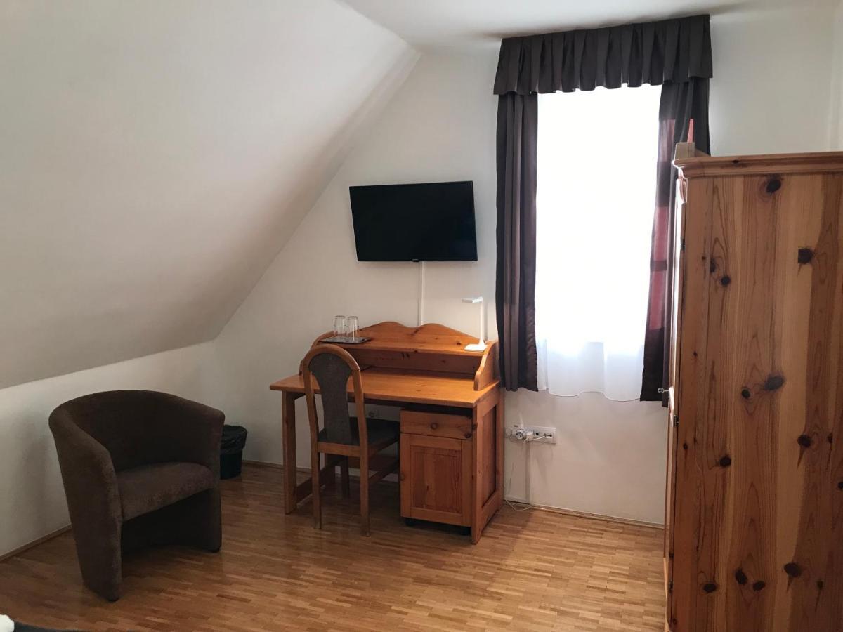 Huszarvar Hotel Kastelyszallo Серенч Экстерьер фото