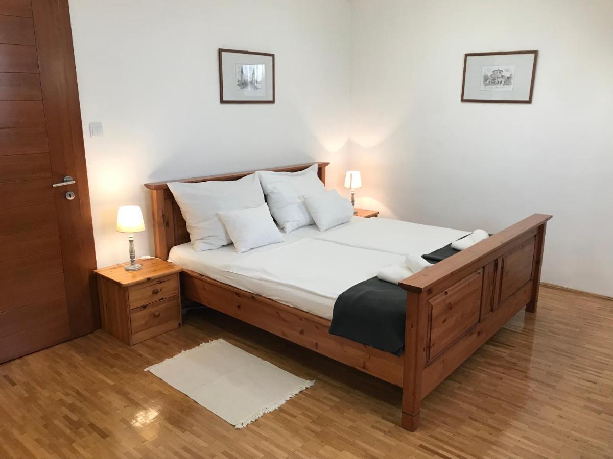 Huszarvar Hotel Kastelyszallo Серенч Экстерьер фото