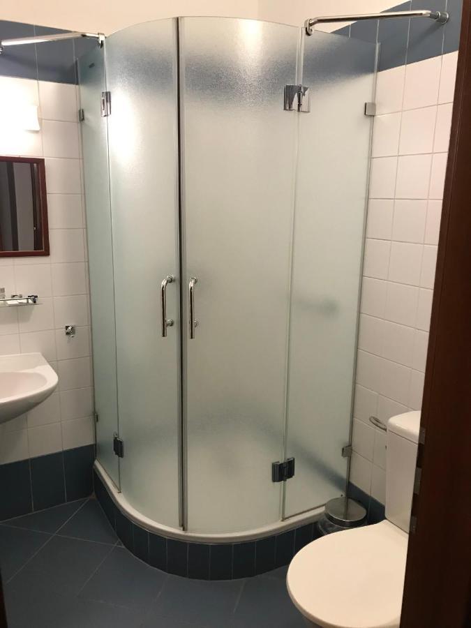 Huszarvar Hotel Kastelyszallo Серенч Экстерьер фото
