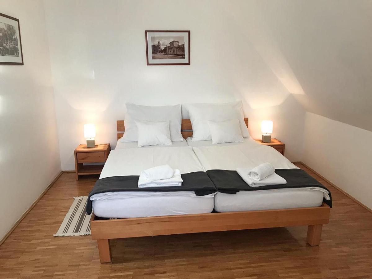 Huszarvar Hotel Kastelyszallo Серенч Экстерьер фото